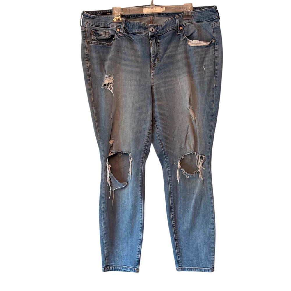 Torrid 22R Light Wash Distressed Skinny Jeans Frayed Heavy Knee Rips Blue Denim